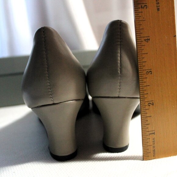 NIB Mark Lemp Classics by Walking Cradles "Vicki" Taupe Kidskin Pumps, 7.5M - Picture 6 of 9